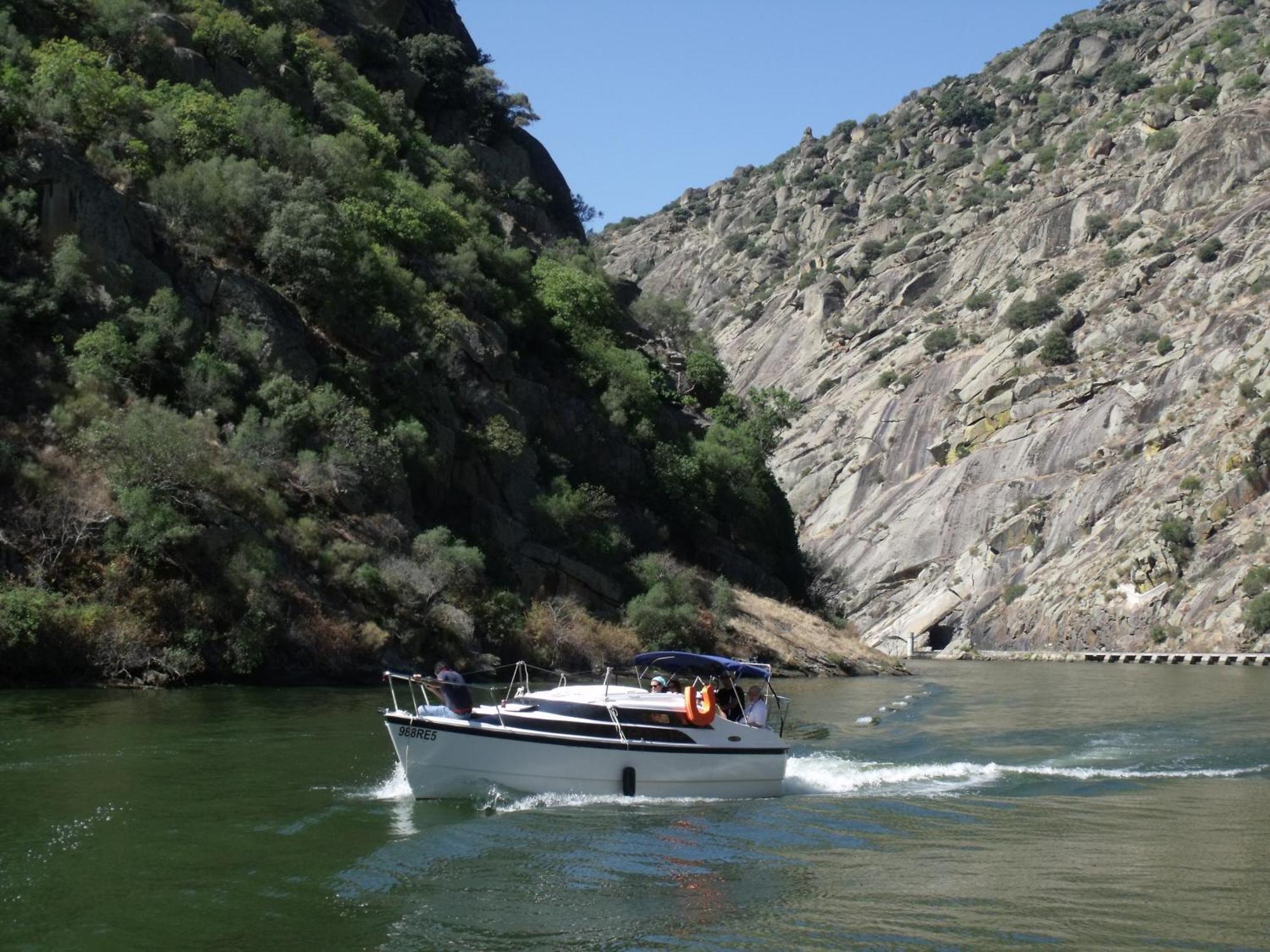 Douro Yacht Charter & Bungalows Sao Joao da Pesqueira Exterior photo